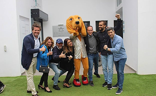 Manuel Espinosa, Carmen Gómez, Andrés Olivares, Patricia Navarro, Marisol, Henry O'Connell, Jesús Candel y Manuel García, en la presentación de 'El guateque-Marisol'.
